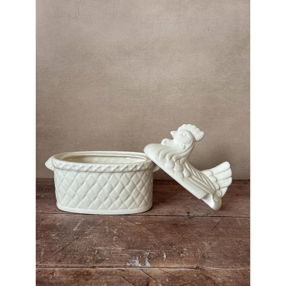 Vintage Ceramic White Chicken Sugar Bowl Nesting Hen - Farmhouse Kitchen - Picture 2 of 10